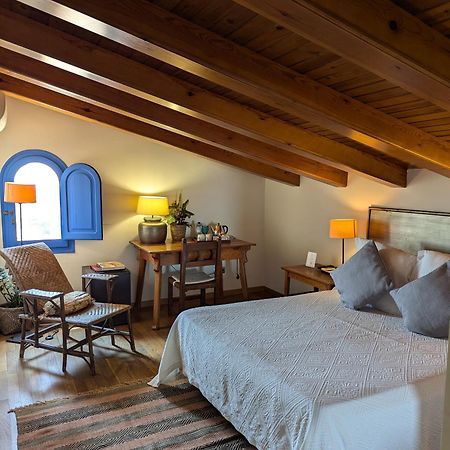 Hostal De La Placa - Hotel Boutique Кабрилс Экстерьер фото