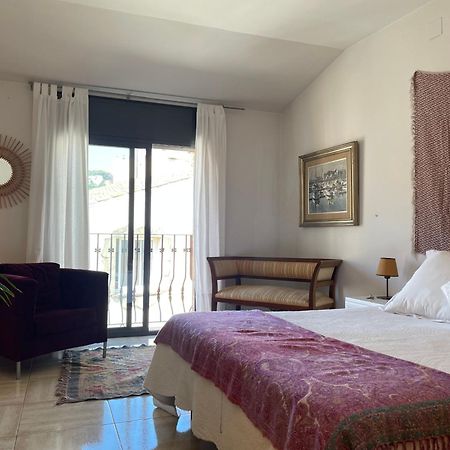 Hostal De La Placa - Hotel Boutique Кабрилс Экстерьер фото