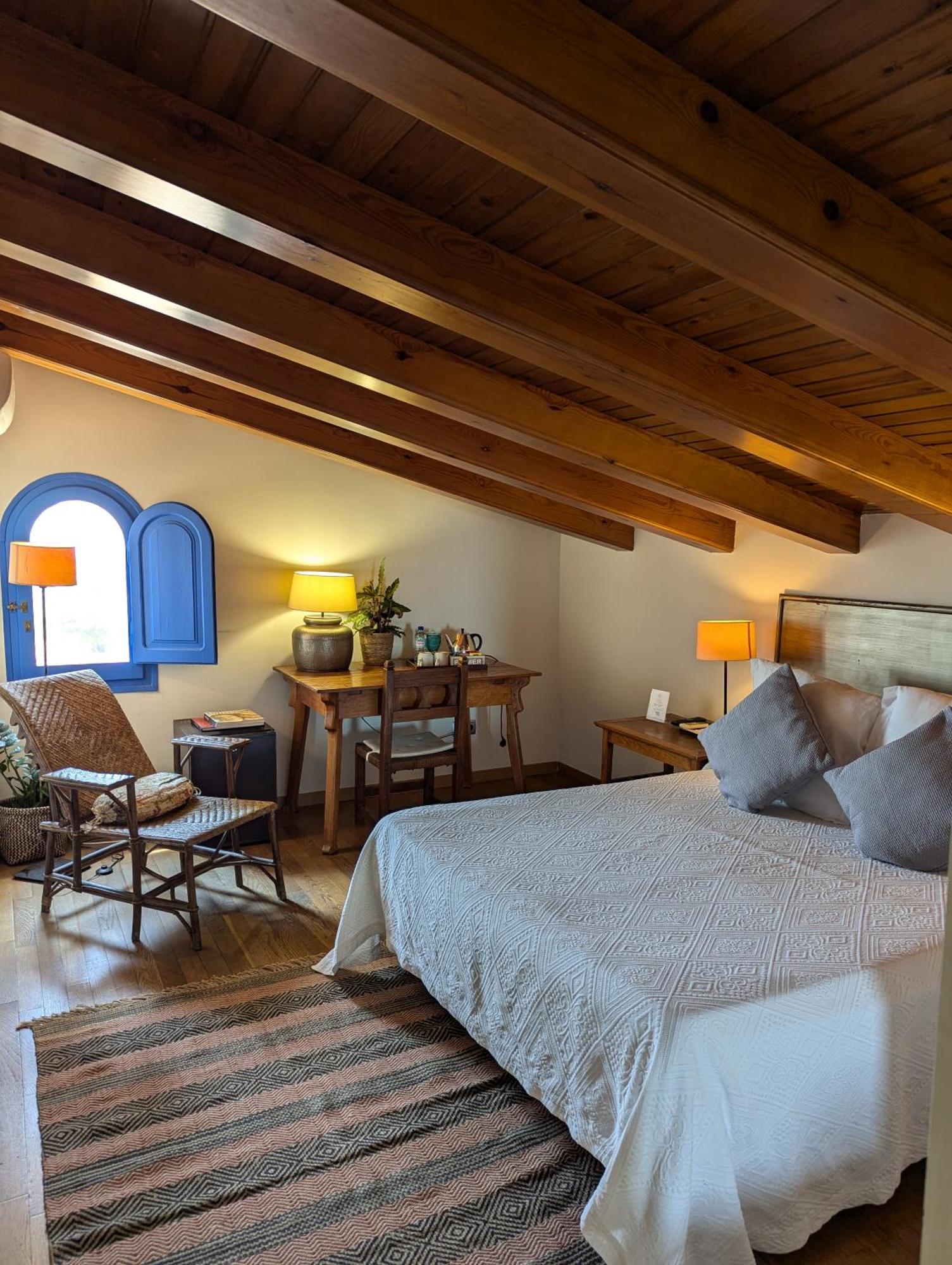 Hostal De La Placa - Hotel Boutique Кабрилс Экстерьер фото